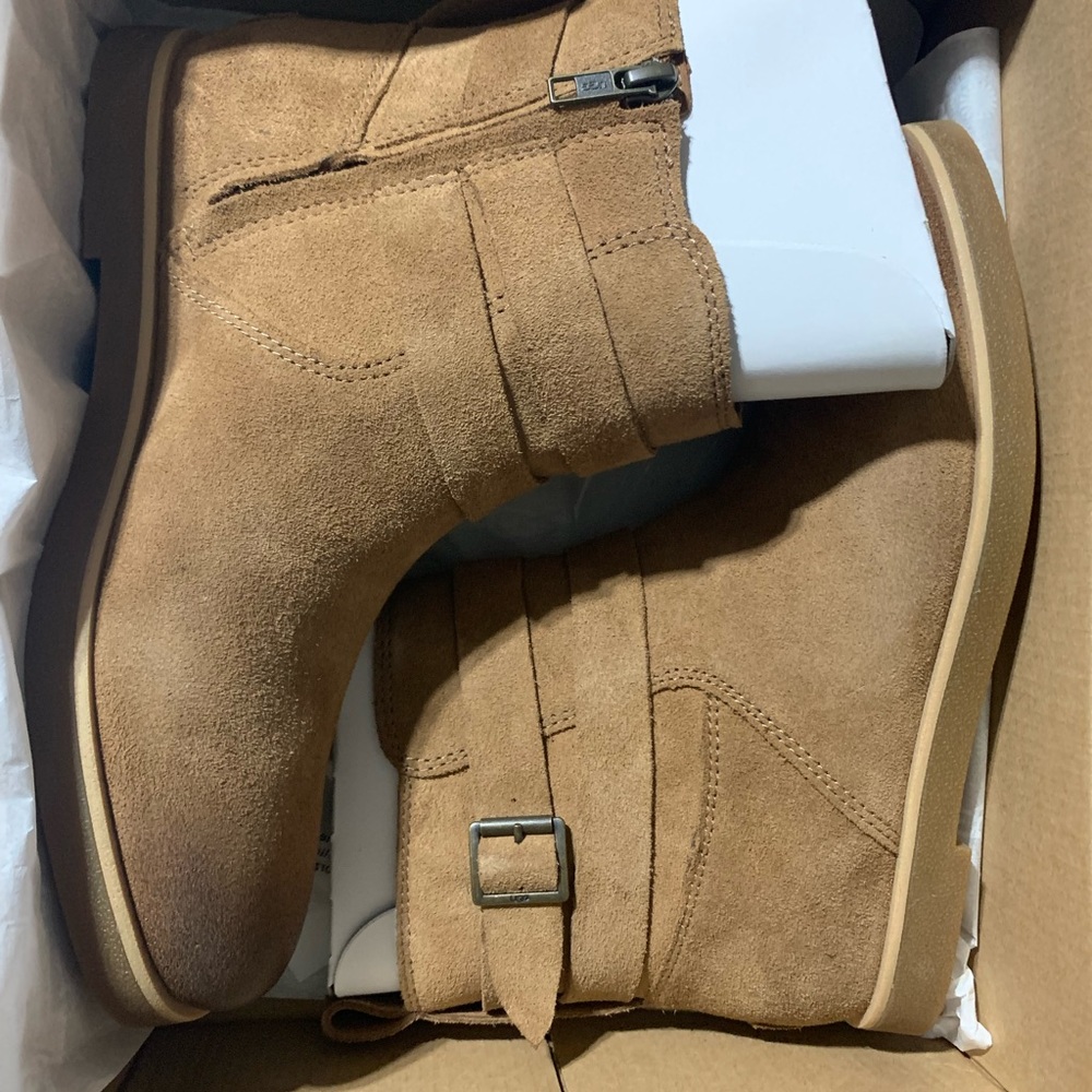 Brand new ugg booties in box they were too big size 8